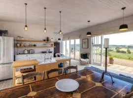 Onetangi Estate Cottage by Waiheke Pure