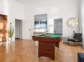 2BR 98m2 apartment in Old Town with View and Free Parking!