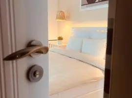 Otopeni Suite - King Bed - Free Shuttle Included