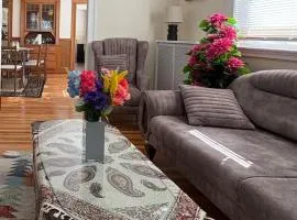 Cozy Stay on Historic Mt Auburn 5 Min to Harvard