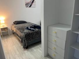 Suite cerca del mar en Pelican Bay, appart'hôtel à Puerto Ayora