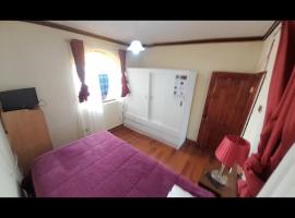 Arriendo de habitación amobladas singles ,sector centro de la serena，位于拉塞雷纳的酒店