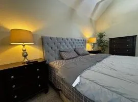 Spacious Country Club Golf Course Retreat