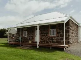 Cosy 2 bedroom cottage with rural farmland views