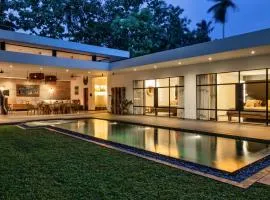 VILLA MIKA Luxury Tropical House