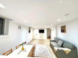 Luxury Brand-New Spacious 2-Bedroom Apartment Near Toronto FIFA2026, Hotel in Richmond Hill