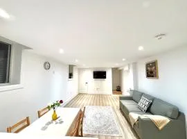 Luxury Brand-New Spacious 2-Bedroom Apartment Near Toronto