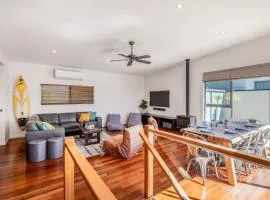 Coastal Comfort, Just a Ocean Glimpse Away Torquay