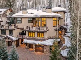 West Vail Retreat Steps to Ski plus Private Hot Tub