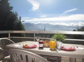 Le 1800 - Vue sur la chaîne des Pyrénées - Plein Sud