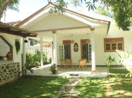 The Drop In Surfhouse Madiha, hotel in Madihe East