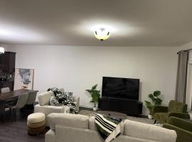 TheDebras Serene 3BR Home at Sutherland, hotel v destinaci Saskatoon