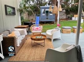 Saltwater Sunsets Seaside Haven with Ocean Views, pet-friendly hotel in Victor Harbor