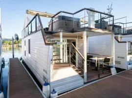 Lovely HouseBoat Apartment Portorose