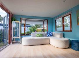 Kleurrijk boshuisje Sole op de Veluwe, hotel en Putten