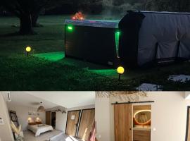 Chambre d'hôte Mélusine - Spa Illimité - Nature - Les Fées des Chênes, hotel in Salvagnac