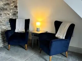 Gelli Genlas -Charming Farmhouse with Modern Twist