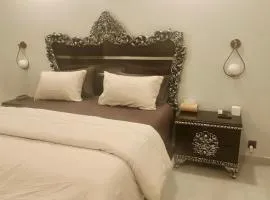 Luxury Clifton 2-BR Flat