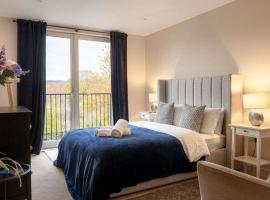 Modern City Centre Flat with Secure Underground Parking Pure B, hotel a Bath