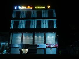 Shri Hari Executive Lodge, hotelli kohteessa Tuljapur