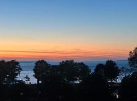 Ferienwohnung Golden Hour mit Seeblick, hotell i Bregenz
