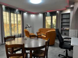 Maison familiale, hotel in La Ferrière-en-Parthenay