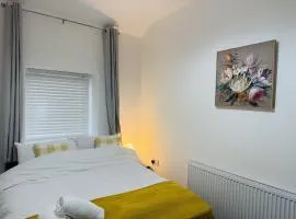 2BR Home Cozy & Comfortable Stay in Accrington