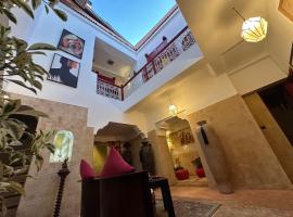 Your Soul's Retreat-Entire Riad, hotel em Marrakech