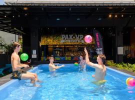 Pak-Up Hostel, hotel boutique em Cidade de Krabi