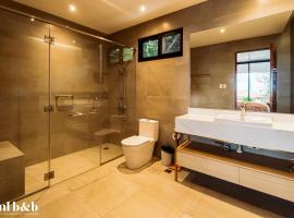 Cedar Home Tagaytay Poolside Stay Taal View โรงแรมในลอเรล