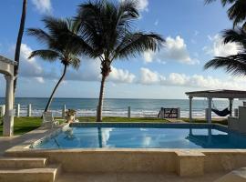 Beachfront Luxury Bungalow Private Premium Pool: Fortuna şehrinde bir otel