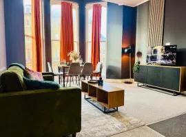 3 bedroom High Ceiling Flat with Seaview