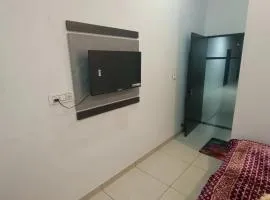 Hotel Madhuram 450 Mtr Ringus Railway STN