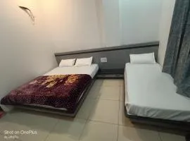 Hotel Madhuram 450 Mtr Ringus Railway STN