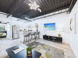 Modern Loft near Port, Beach, & Dining -Unit 201