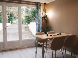 Appartement Jungle Cosy - Bureau & Fibre - 10min du Futuroscope, hotel i Jaunay-Clan