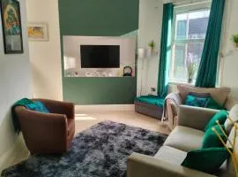 Canalside View House - Modern 11 Bed Retreat in the Yorkshire Dales