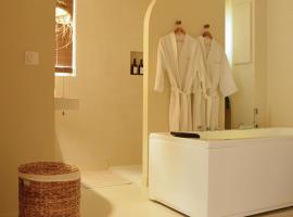 Casa Cinta - Sanctuaire Balinais avec Baignoire Balnéo et Cinéma Privé, hotell sihtkohas Croix