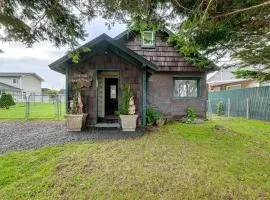 Unique Dog-Friendly Log Cabin Short Walk to Ocean