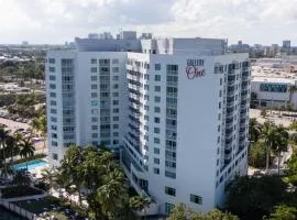 Luxury Waterfront Condo Hilton Hotel Amenities Beach Pool Jacuzzi Jetskis Gym