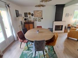 Maison rénovée avec jardin 2 chambres 2 SDB proche centre 135M，位于勒芒的酒店