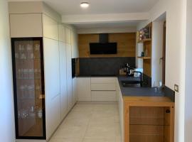 Hiša nad izvirom reke Krke, hotel in Krka