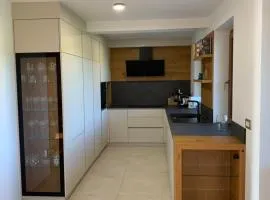 Hiša nad izvirom reke Krke