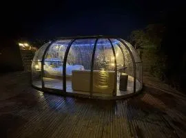 Dôme du puits avec jacuzzi et sauna privatif