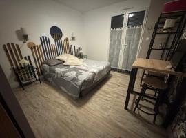 Petit studio attenant à la maison, hotel a Saint-Agnant