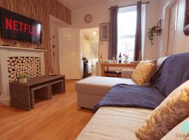 Beautiful 3 Bed in Gateshead - Free Parking & Sleeps 9, ξενοδοχείο σε Gateshead