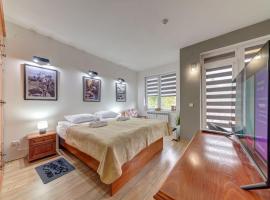 Forestside Stay at Stream Resort, hotel a Stoykite