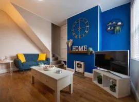 Whole Town House - Town centre!