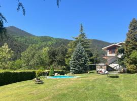 Casa en Planoles, Hotel in Les Planes d'Hostoles