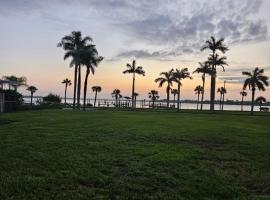 Manatee River Bungalow, בונגלו בבריידנטון